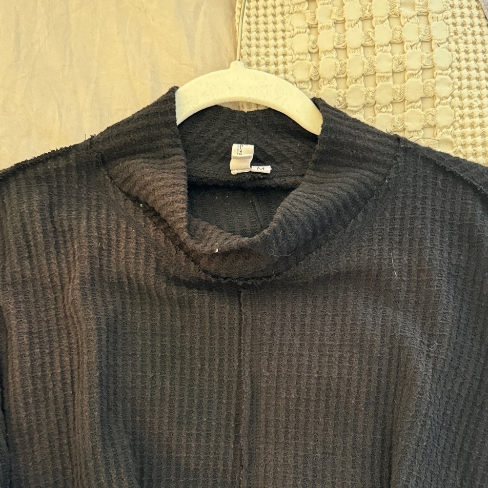 Chic Charcoal Textured Knit Top - Picture 4 of 6